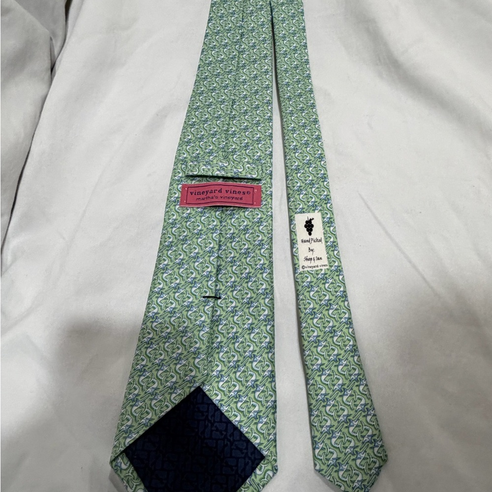 Vineyard Vines Light Green Patterned While Shark … - image 3